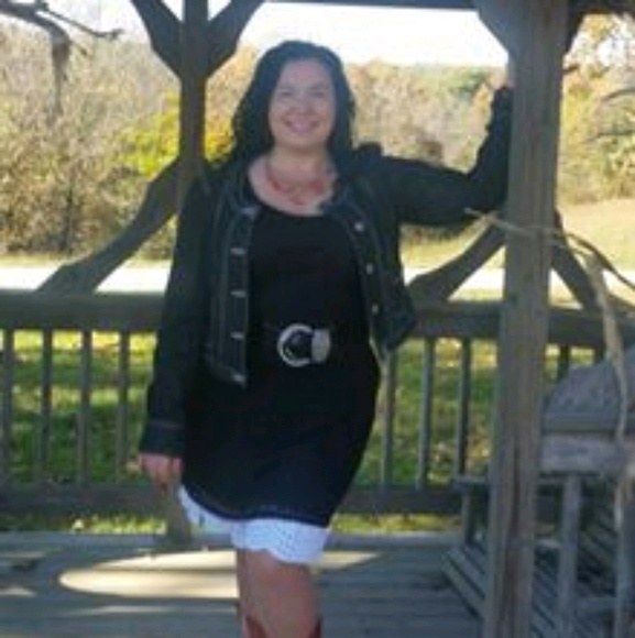 Meet your Posher, Laura - Picture 1 of 1
